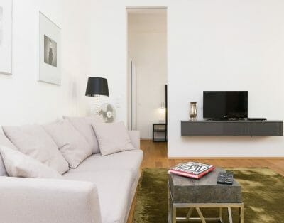 Elegant 1-Bedroom Apartment – Minimalist Design Meets Luxurious Comfort